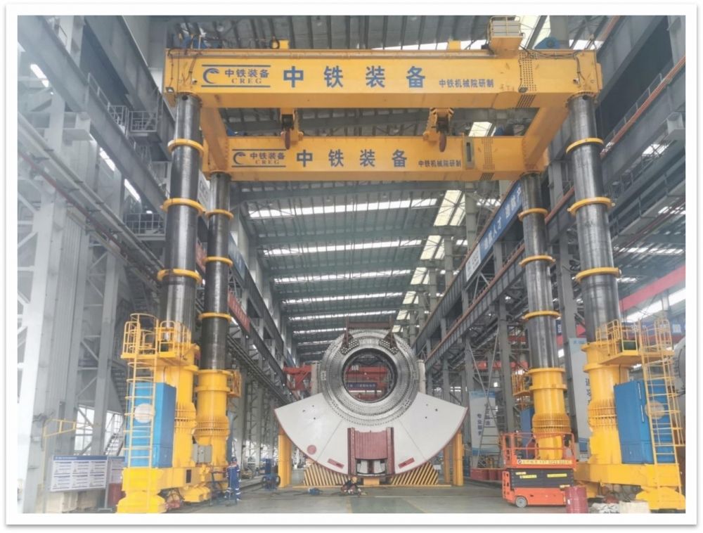 中铁装备 400T 液压顶升门式起重机