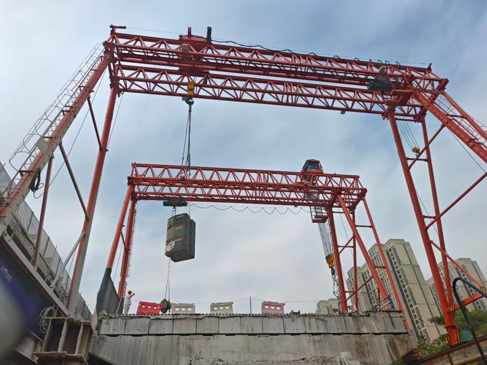 西安龙门吊、工程门机、提梁机龙门吊