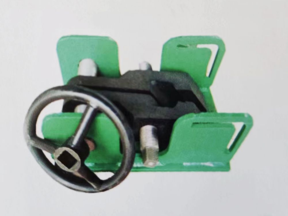 简易型翻板夹轨器