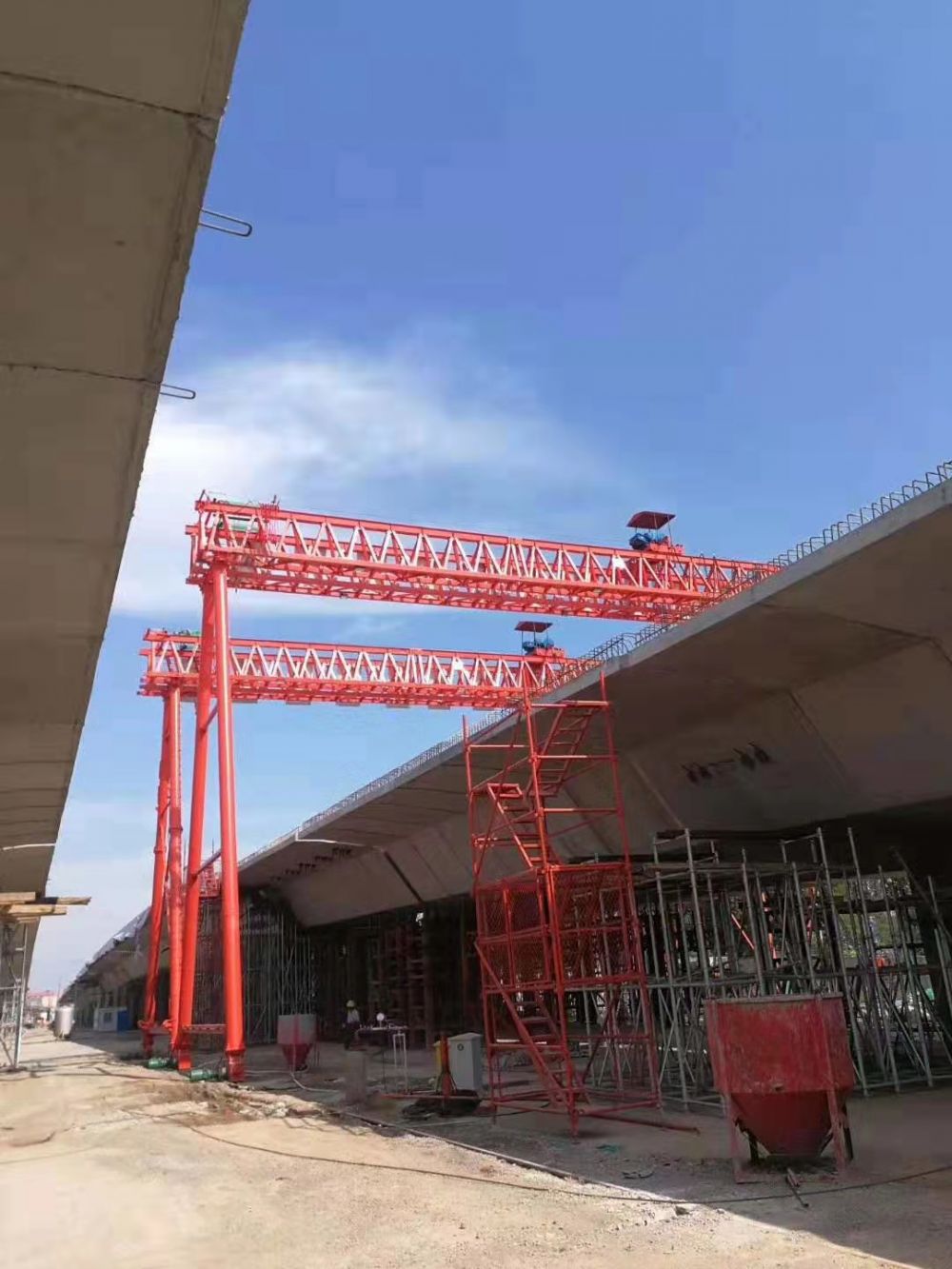 高铁架桥机  提梁机  偏挂门式起重机  水工起重机 厂家