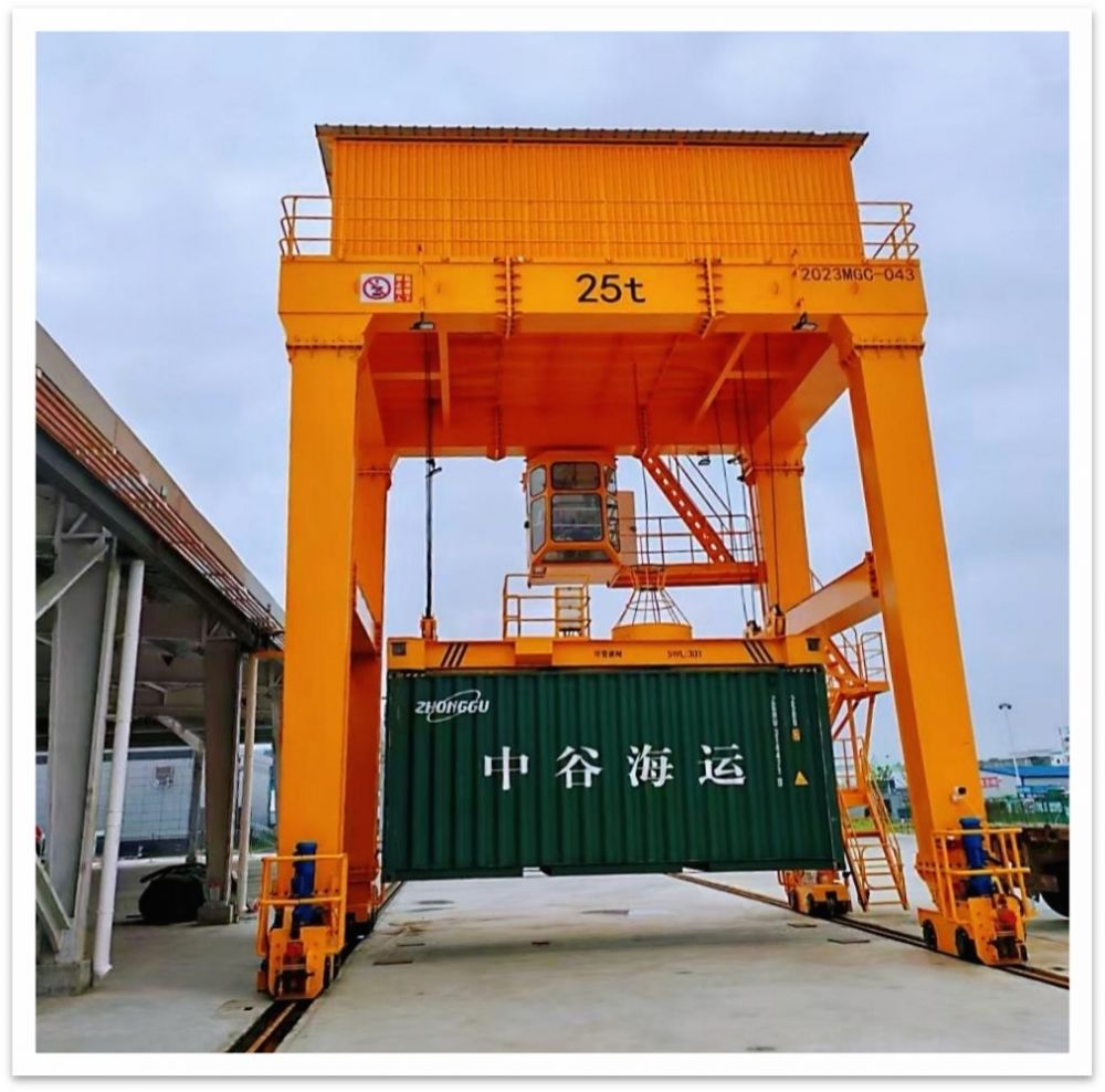 申华化学 25T集装箱门机