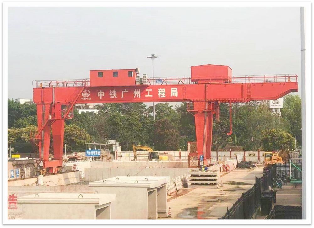 中铁广州局地铁出土双梁门机